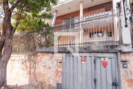 Casa à venda com 241m², 5 quartos e 2 vagasFachada