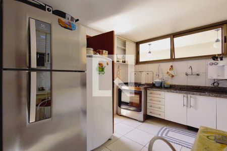 Casa à venda com 169m², 4 quartos e 2 vagas Casa à venda com 169m², 4 quartos e 2 vagasCozinha - Armários
