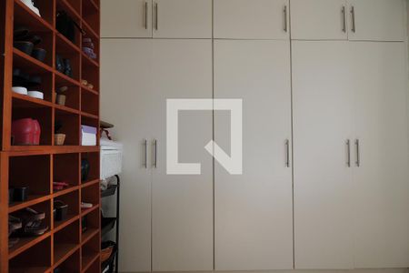 Casa à venda com 169m², 4 quartos e 2 vagasQuarto 2 - Suíte