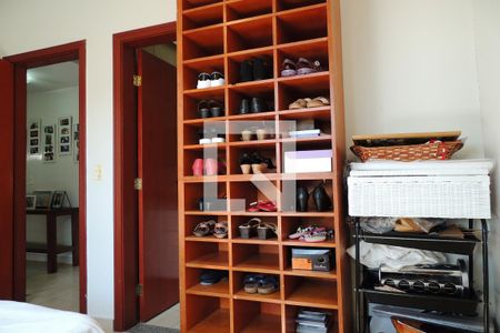 Casa à venda com 169m², 4 quartos e 2 vagasQuarto 2 - Suíte