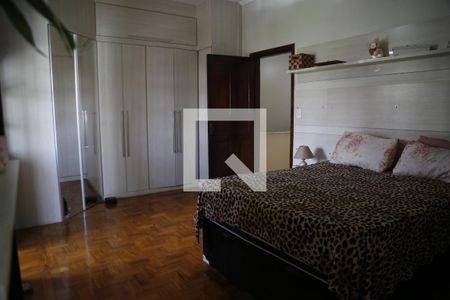 Casa à venda com 200m², 4 quartos e 2 vagasSuíte