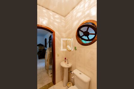 Casa à venda com 273m², 3 quartos e 3 vagas Casa à venda com 273m², 3 quartos e 3 vagasBanheiro da Área de Jogos