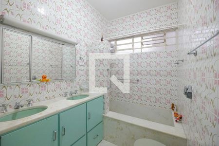 Casa à venda com 227m², 3 quartos e 2 vagasBanheiro 2