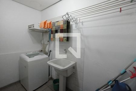 Casa à venda com 227m², 3 quartos e 2 vagasÁrea de Serviço