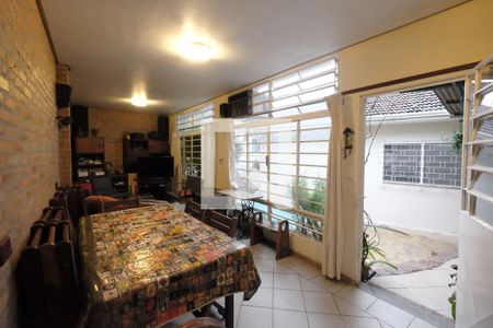 Casa à venda com 227m², 3 quartos e 2 vagasSalão