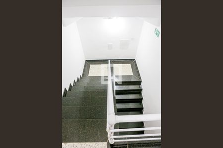 Apartamento à venda com 96m², 2 quartos e 2 vagasEscada de Entrada