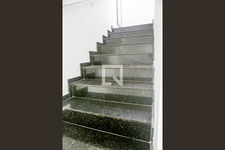 Apartamento à venda com 96m², 2 quartos e 2 vagasEscada