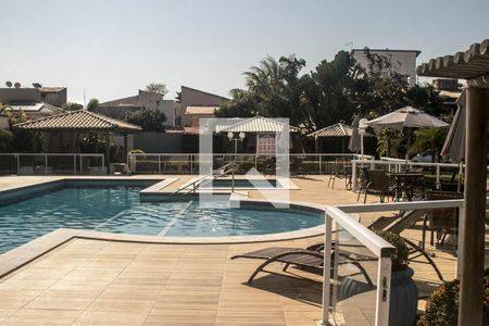 Casa de condomínio para alugar com 200m², 4 quartos e 4 vagas Casa de condomínio para alugar com 200m², 4 quartos e 4 vagasÁrea comum - Piscina