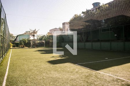 Casa de condomínio para alugar com 200m², 4 quartos e 4 vagas Casa de condomínio para alugar com 200m², 4 quartos e 4 vagasCampo Sintético