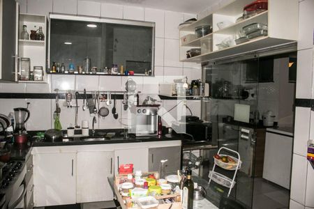 Casa de condomínio para alugar com 200m², 4 quartos e 4 vagas Casa de condomínio para alugar com 200m², 4 quartos e 4 vagasCozinha