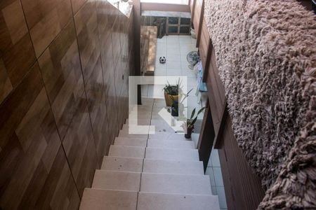 Casa de condomínio para alugar com 200m², 4 quartos e 4 vagas Casa de condomínio para alugar com 200m², 4 quartos e 4 vagasEscada