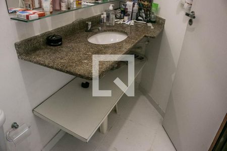 Casa de condomínio para alugar com 200m², 4 quartos e 4 vagas Casa de condomínio para alugar com 200m², 4 quartos e 4 vagasBanheiro do Quarto 2