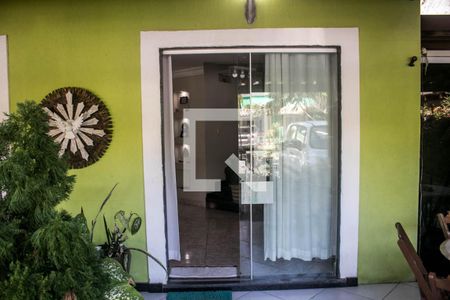 Casa de condomínio para alugar com 200m², 4 quartos e 4 vagas Casa de condomínio para alugar com 200m², 4 quartos e 4 vagasVaranda