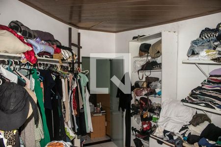 Casa de condomínio para alugar com 200m², 4 quartos e 4 vagas Casa de condomínio para alugar com 200m², 4 quartos e 4 vagasCloset