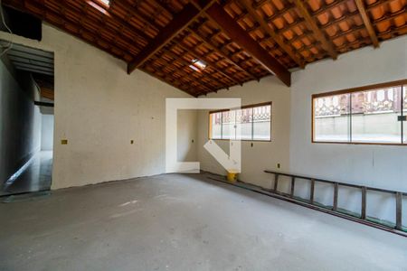 Casa à venda com 338m², 3 quartos e 2 vagasCômodo Livre