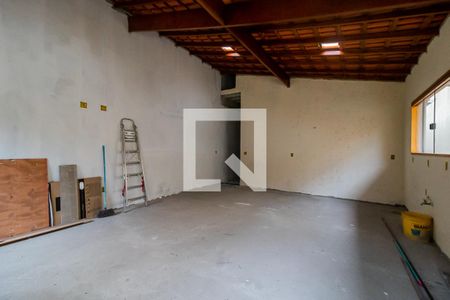 Casa à venda com 338m², 3 quartos e 2 vagasCômodo Livre