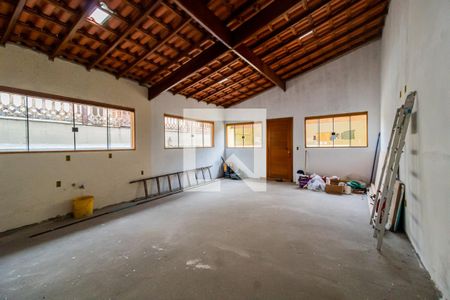 Casa à venda com 338m², 3 quartos e 2 vagasCômodo Livre