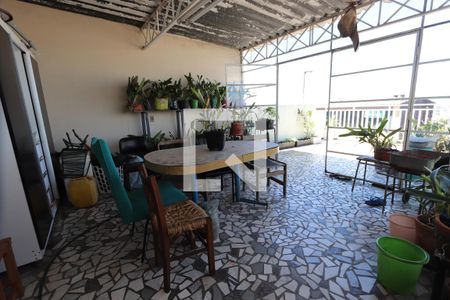 Casa à venda com 100m², 3 quartos e 4 vagasSalão