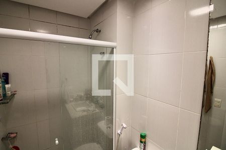 Apartamento à venda com 180m², 3 quartos e 2 vagas Apartamento à venda com 180m², 3 quartos e 2 vagasBanheiro Social