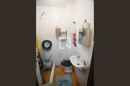 Apartamento à venda com 204m², 5 quartos e 2 vagas Apartamento à venda com 204m², 5 quartos e 2 vagasBanheiro de Serviço