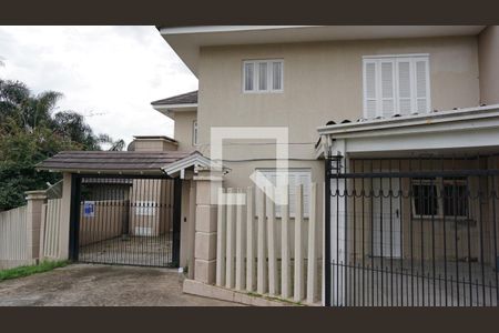 Casa à venda com 300m², 3 quartos e 2 vagasFachada total