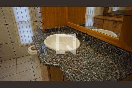 Casa à venda com 300m², 3 quartos e 2 vagasBanheiro 1