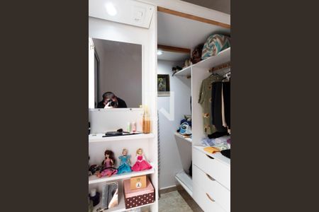 Apartamento à venda com 56m², 2 quartos e 1 vaga Apartamento à venda com 56m², 2 quartos e 1 vagaCloset do Quarto 2
