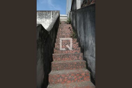 Casa à venda com 250m², 2 quartos e 2 vagas Casa à venda com 250m², 2 quartos e 2 vagasDetalhe Escada