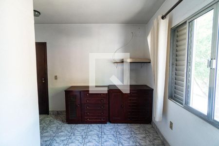 Casa à venda com 600m², 6 quartos e 3 vagas Casa à venda com 600m², 6 quartos e 3 vagasQuarto de Serviço