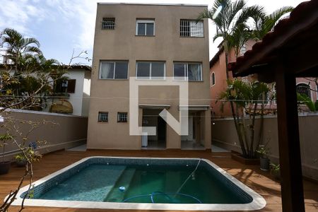 Casa à venda com 280m², 3 quartos e 3 vagas Casa à venda com 280m², 3 quartos e 3 vagasFachada