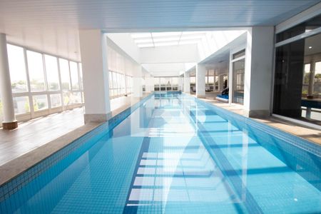 Apartamento à venda com 68m², 2 quartos e 2 vagas Apartamento à venda com 68m², 2 quartos e 2 vagasÁrea comum - Piscina