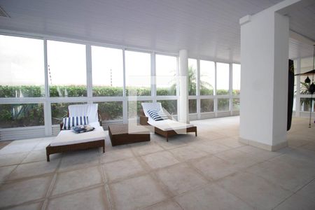 Apartamento à venda com 68m², 2 quartos e 2 vagas Apartamento à venda com 68m², 2 quartos e 2 vagasÁrea comum - Piscina