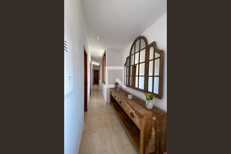 Casa de condomínio à venda com 700m², 5 quartos e 5 vagasCorredor