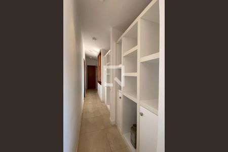 Casa de condomínio à venda com 700m², 5 quartos e 5 vagasCorredor