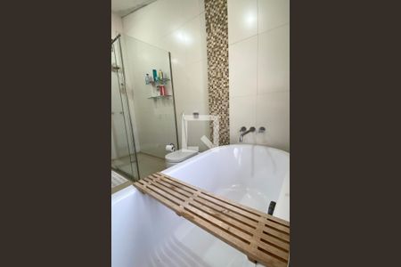 Casa de condomínio à venda com 700m², 5 quartos e 5 vagasBanheiro da Suíte 1