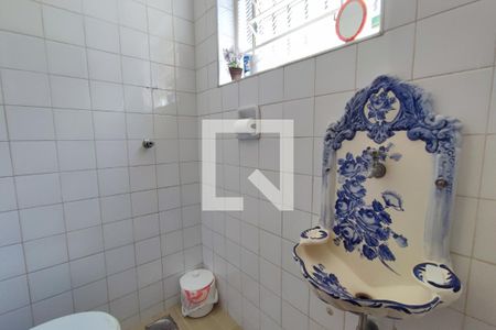 Casa à venda com 165m², 5 quartos e 2 vagasBanheiro Suíte 2