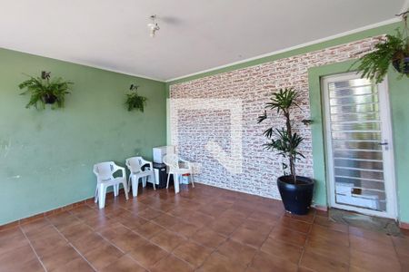 Casa à venda com 165m², 5 quartos e 2 vagasGaragem - Quintal