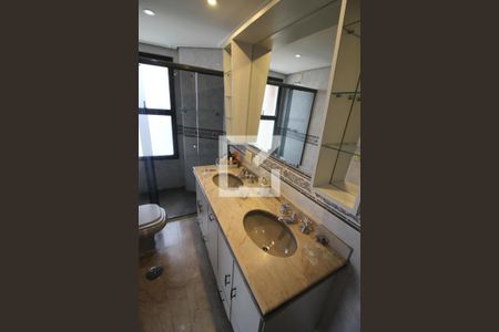 Apartamento à venda com 163m², 3 quartos e 3 vagasBanheiro da Suíte 2