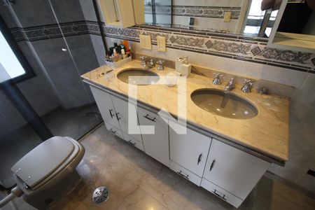 Apartamento à venda com 163m², 3 quartos e 3 vagasBanheiro da Suíte 2