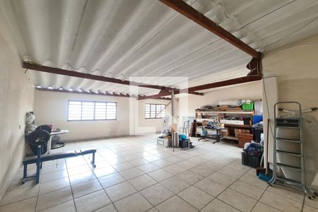 Casa à venda com 267m², 2 quartos e 5 vagas Casa à venda com 267m², 2 quartos e 5 vagasSalão de Festas