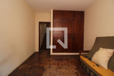 Casa à venda com 295m², 3 quartos e 2 vagasQuarto