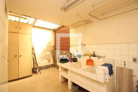 Casa à venda com 295m², 3 quartos e 2 vagasÁrea de serviço