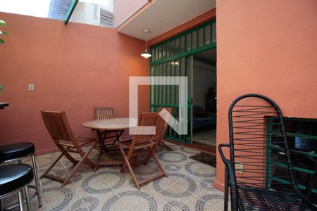 Casa à venda com 200m², 4 quartos e 2 vagas Casa à venda com 200m², 4 quartos e 2 vagasQuintal