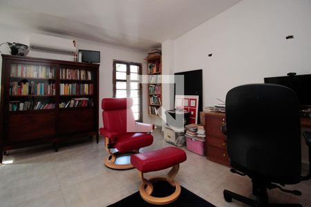 Casa à venda com 200m², 4 quartos e 2 vagas Casa à venda com 200m², 4 quartos e 2 vagasEdícula