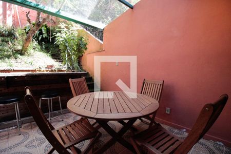 Casa à venda com 200m², 4 quartos e 2 vagas Casa à venda com 200m², 4 quartos e 2 vagasQuintal