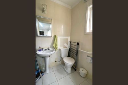 Casa de condomínio à venda com 320m², 4 quartos e 4 vagasBanheiro de serviço