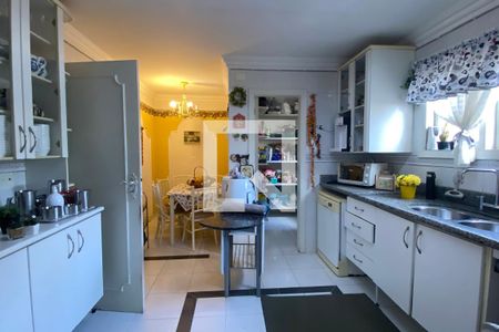 Casa de condomínio à venda com 320m², 4 quartos e 4 vagasCozinha