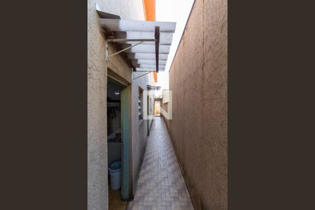 Casa à venda com 225m², 4 quartos e 2 vagas Casa à venda com 225m², 4 quartos e 2 vagasCorredor