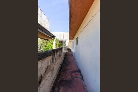 Casa à venda com 225m², 4 quartos e 2 vagas Casa à venda com 225m², 4 quartos e 2 vagasCorredor