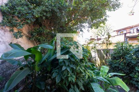 Casa à venda com 225m², 4 quartos e 2 vagas Casa à venda com 225m², 4 quartos e 2 vagasCasa 2 - Vista Quarto